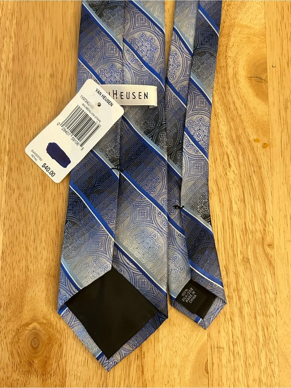 NWT- Van Heusen BIG MEDALLION STRIPE 100% Silk